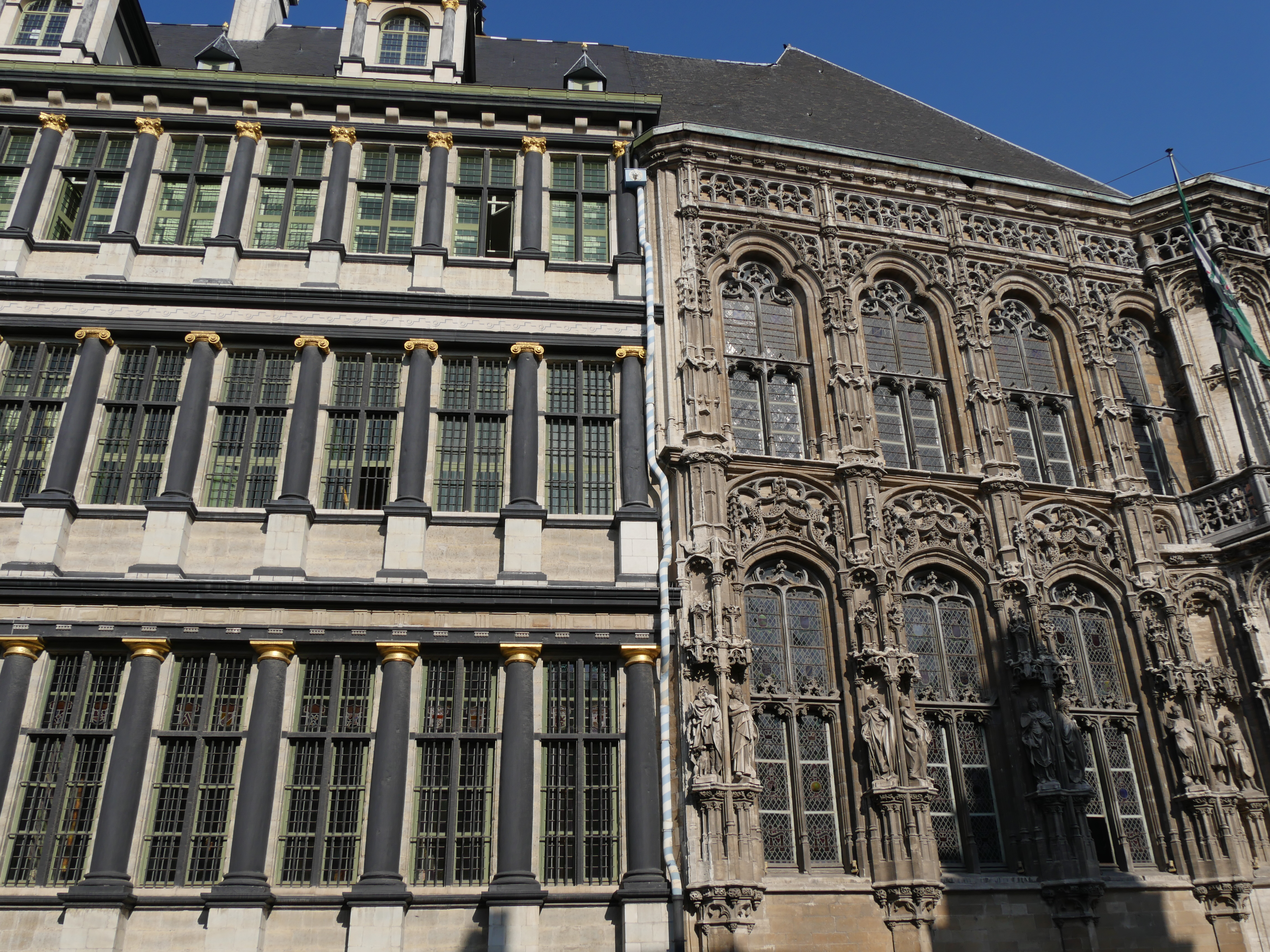 Rathaus in Gent, über die Epochen gebaut