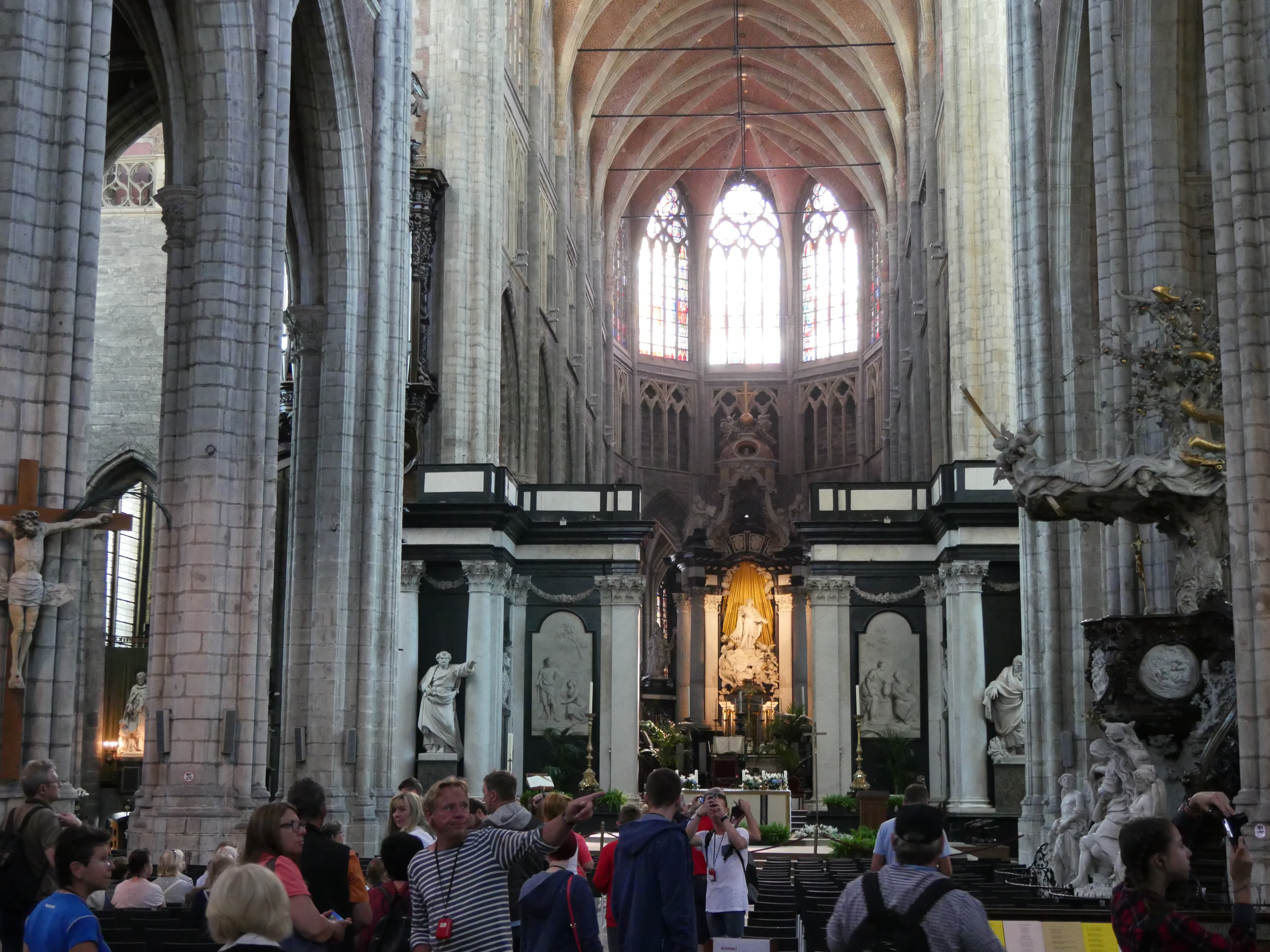 St.-Bavo-Kathedrale - das Kirchenschiff